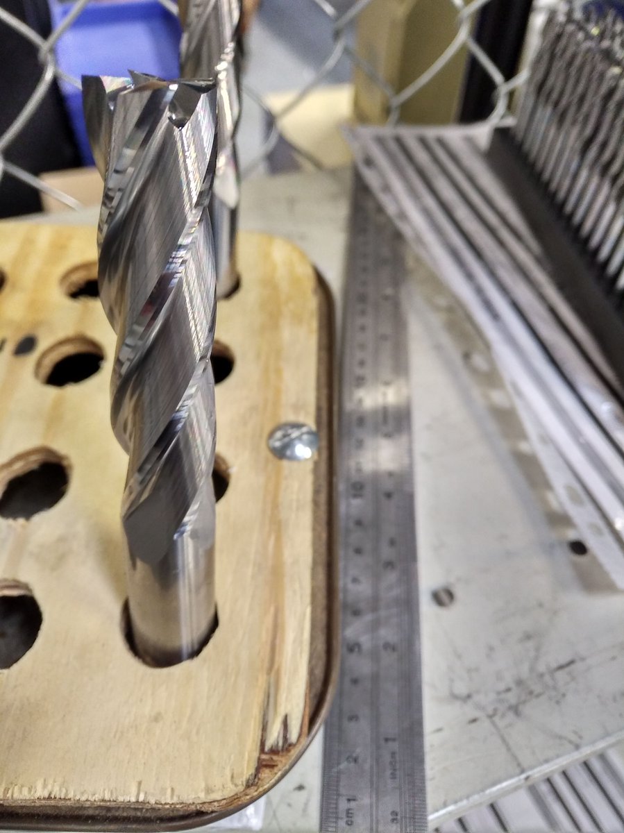CobraCarbide's tweet photo. Well, well, well, wednesday again...

Check out this LARGE endmill that came off our Walter's Power machine!

With our unique in-house geometries, we can guarantee tools that will not let you down.

If they do, we'll fix that.

#Carbide #CNC #Machining #RoundTools #MadeinUSA https://t.co/RLg4Obm78n