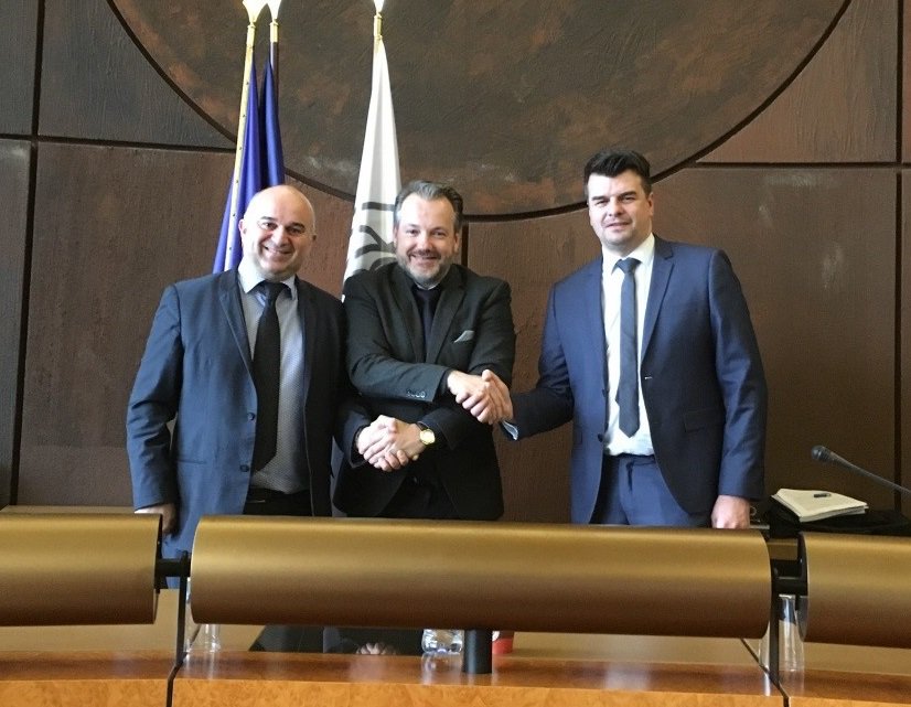 Sclaudel57's tweet photo. Le #RIP du @CD_oise pilote de la nouvelle offre #FibreOptique #BoxBusiness de @SFR_Business @AlticeFrance destinée aux entreprises et collectivités.
Une offre unique et compétitive pour seulement 70€/mois. Pour plus d'infos : https://t.co/bYLETD3Pqh https://t.co/DskgAIwZn6