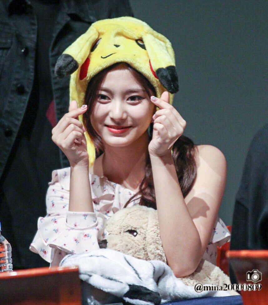 mina4151's tweet photo. 180422 잠실 팬사인회
#트와이스 #TWICE #쯔위 #周子瑜 #ツウィ #tzuyu https://t.co/HTwvTLCdj7
