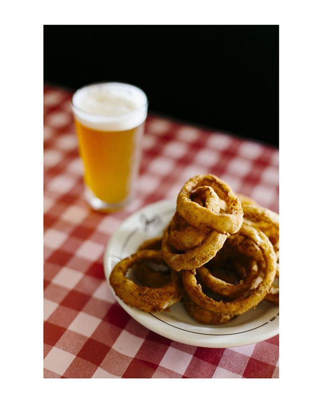 joescafesb's tweet photo. HOMEMADE ONION RINGS WITH A COLD DRAFT BEER. #JoesCafe #Since1928 #SantaBarbara #Starters #OnionRings #DraftBeer #JoesCafeMenu https://t.co/1wIaCLS6CR https://t.co/CJC8O3cUod