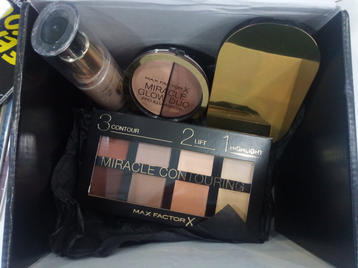 deardyna_'s tweet photo. Another surprise came today! OMG!!! Sooooo excited to try out this goodies!
Thank you sooo much @Influenster and @MaxFactorUK #miracleglowduo #influenster #miraclecontouring #facefinitycompact #facefinitycompact #facefinitycollection #dinabanana https://t.co/RCwDAleQid