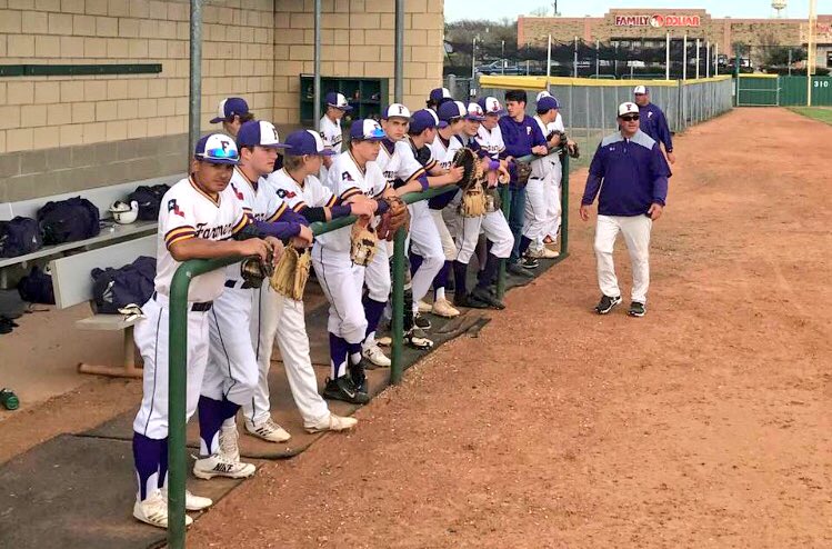 theweeklypitch_'s tweet photo. Congrats to FHS baseball for their win against Lone Oak, 6-7!!! #playoffbound @FarmerBaseball https://t.co/8hf8C6g9tR