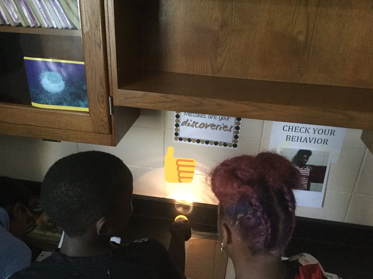 Flemi19Angelica's tweet image. Why Does the moon 🌙 seem to change shape every night #launchlab #sunearthmoon 🧐👩🏾‍🏫 @McGrawHillK12 @LibertyCoSchool @MRRVH