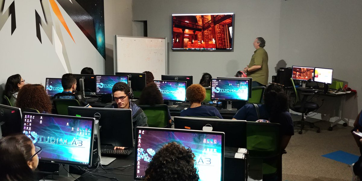 USCStudioLab tweet picture