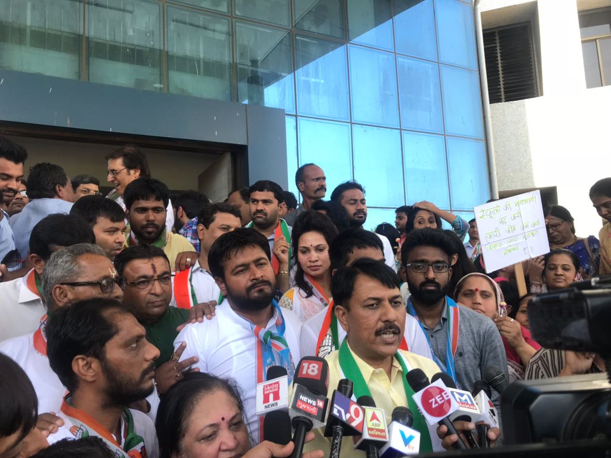 NSUIGujarat's tweet photo. Today @GujaratNSUI along with @INCIndia did Aggressive Agitation  @ DEO Office, Regarding SCHOOL FEES INCREASE FOR STUDENTS in Presence of @INCGujarat President Shri @AmitChavdaINC And Shri @Mahipal_gadhvi.
@Fairoz_JK
@guptar 
@VardhanNSUI
#NsuiForStudents #CongressForPeople https://t.co/duNjUhsudn