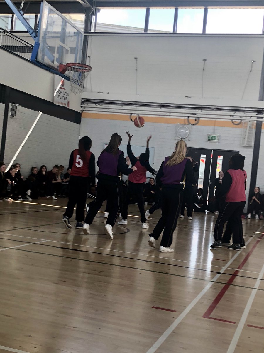 MsLKelly_'s tweet photo. Great 1st year basketball game @Colaistebride for #ActiveSchools week #WorkoutWednesday https://t.co/KgKNtNzKW8