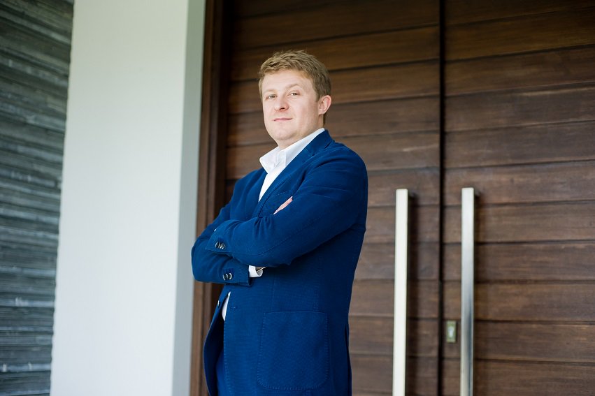 GIBiz's tweet photo. A Whole New World (of Tanks) https://t.co/BpbBVLN6Fy Wargaming's Victor Kislyi talks about why the free-to-play game's growth plateaued and the company's plan to keep it going for the next 20 years https://t.co/2jqkZwVpKC