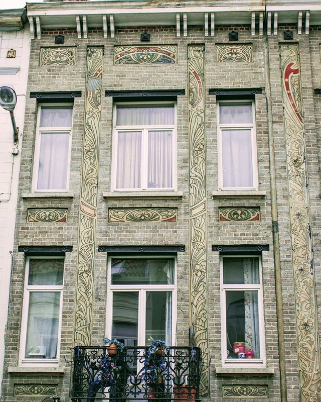 FernandLetist's tweet photo. #house #frontwall #stylish #decoration #art #Ixelles #Brussels #Belgium #architecture #street #twentiethcentury https://t.co/iXRCEKMx1X