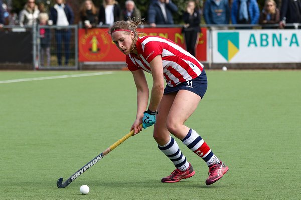 Pien van Nes werd afgelopen weekend (gedeeld) topscorer van de Hoofdklasse Dames. In de nieuwe <a href="/Hockeykrant/">Hockeykrant</a> Haaglanden vertelt de Haagse cornerqueen uitgebreid over haar ambitie met HDM en de samenwerking met Bram Lomans. facebook.com/hockeykrant/