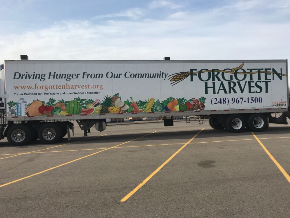 JudgeBraxton's tweet photo. On Saturday, Judge Braxton volunteered with Forgotten Harvest &amp; Gleaners at Greater Emmanuel to prepare &amp; distribute food boxes to individuals &amp; families in need. ~Team JKB
.
#Braxton2018 #JudgeBraxton #JudgeKarenBraxton #BeyondTheBench #WayneCountyCourthouse #MichiganCourthouses https://t.co/8ggK2dG23z