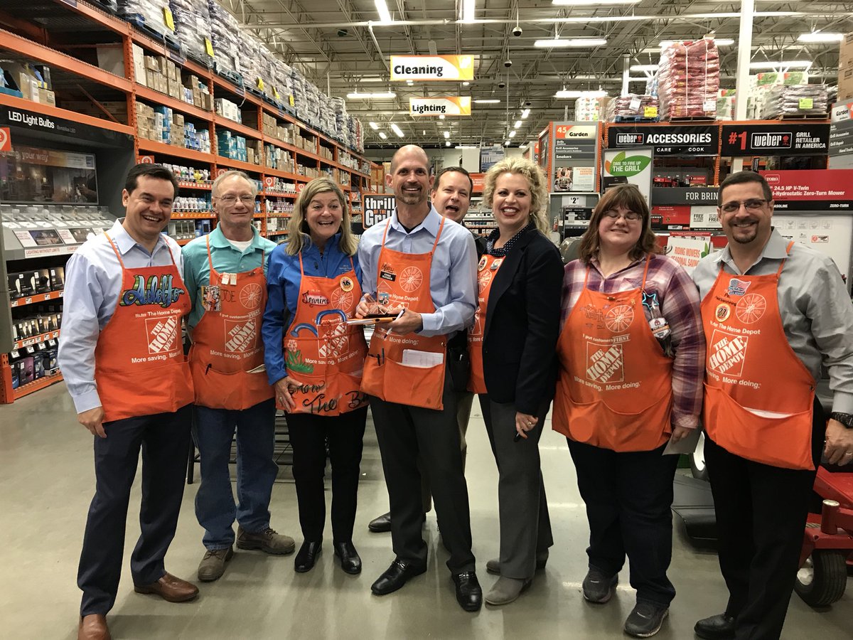 Despite the rain, 3201 looks great and is ready for the season! Thanks Larry for hosting us and congrats to Joe and Kaity on their executive Homer awards! 👏👏👏