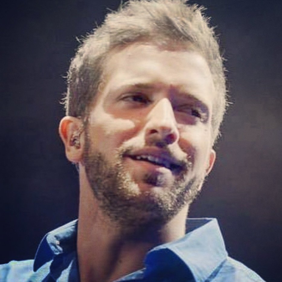 PaquiARNerva's tweet photo. Felíz sobremesas familia 🤗@Pabloalboran #TourPrometoChile #mañanalamagiavuelve #dandoluz https://t.co/SGGPPiJ9on