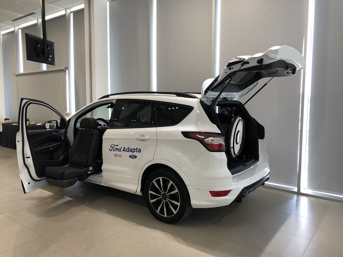 Borja_Fadon's tweet photo. Lo mejor de mi trabajo es conocer a gente tan inspiradora como @GemaHassenBey. No hay cimas q no podamos conquistar, y ella va a subir el #Kilimanjaro. Gracias @FordSpain. #FordAdapta es un proyecto único en el mundo y la #eChair es alucinante. https://t.co/bC7Mcih3N7