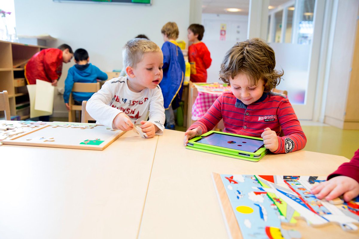 Vanaf 25 mei 2018 is de wet #AVG van toepassing. Deze wet zorgt voor versterking en uitbreiding van privacyrechten, ook voor het onderwijs. Meer weten? Kijk voor het #po, #vo en #mbo op: kennisnet.nl/informatiebeve…