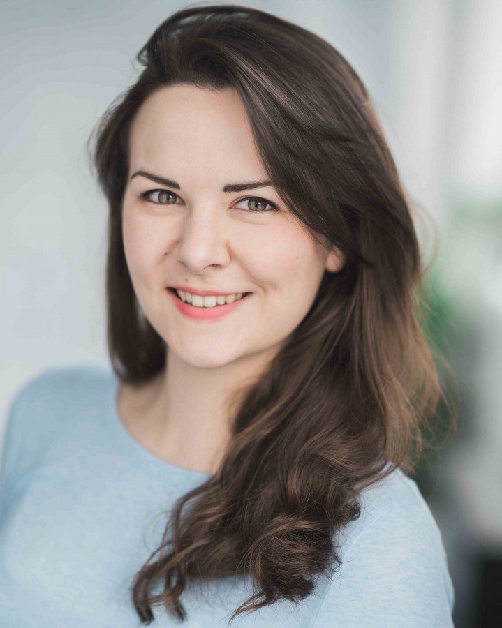 ZoeLambrakis's tweet photo. It's that time of year again. New headshots, courtesy of @ALoveHeadshots! #headshots #acting #shotsallround #showingface 📸 https://t.co/fPZnWuSuSW