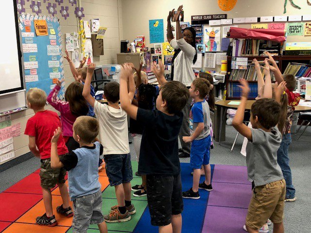 EMETweets's tweet photo. Ms. Slaughter has her Kindergarten class up and active! They are loving it! @MCPSWellnessPE #iamaFANEME #activecelebration https://t.co/DmKsNEQoGa