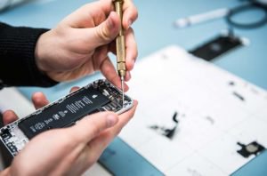 iThinkBiggerInc's tweet image. .@PhoneMedicUSA, with CEO Christine Ricci at the helm, is soaring to new heights as it meets explosive demand for technological connectivity: goo.gl/MqMGiL #techKC