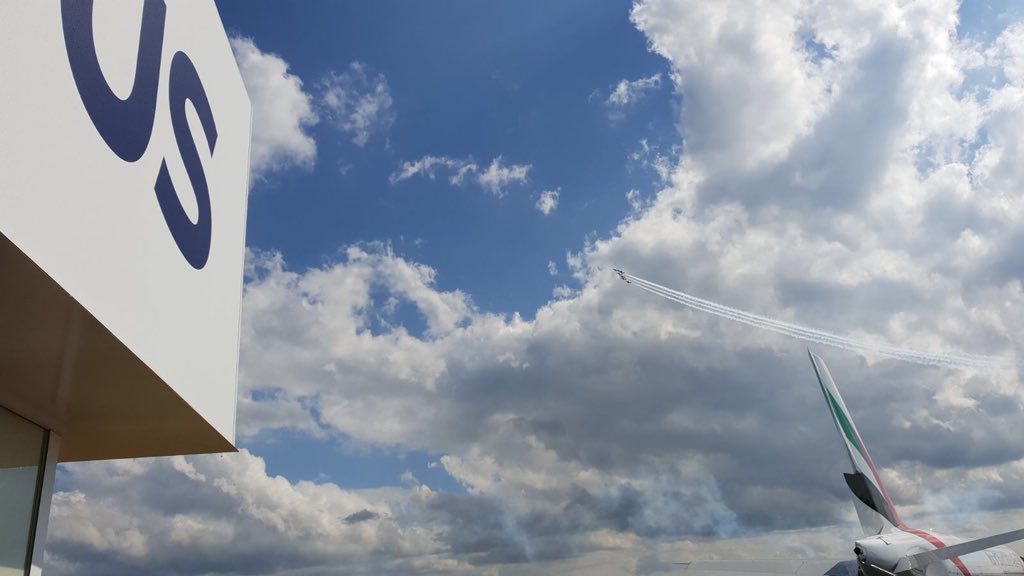 flynewsmagazine's tweet image. La @patrullaguila lleva 15 minutos volando en #iladtech18 en un día un poco loco, primero lluvia, ahora sol ☀️ pero aquí los tenemos por fin ✈️👏🏽 April’s fools...