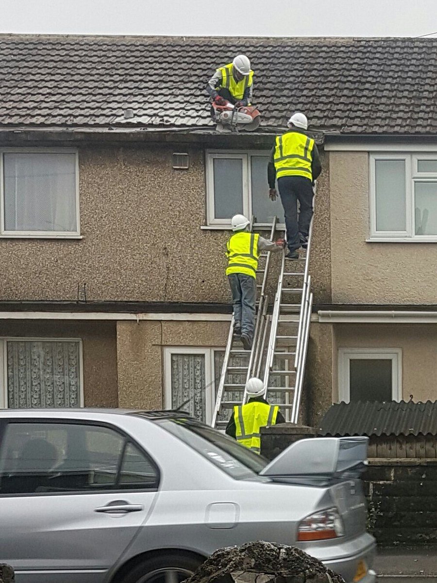davidgcant's tweet photo. All the gear, but no idea.. 😳 

#Healthandsafety #MindTheRisks https://t.co/QpkRZxe3iR