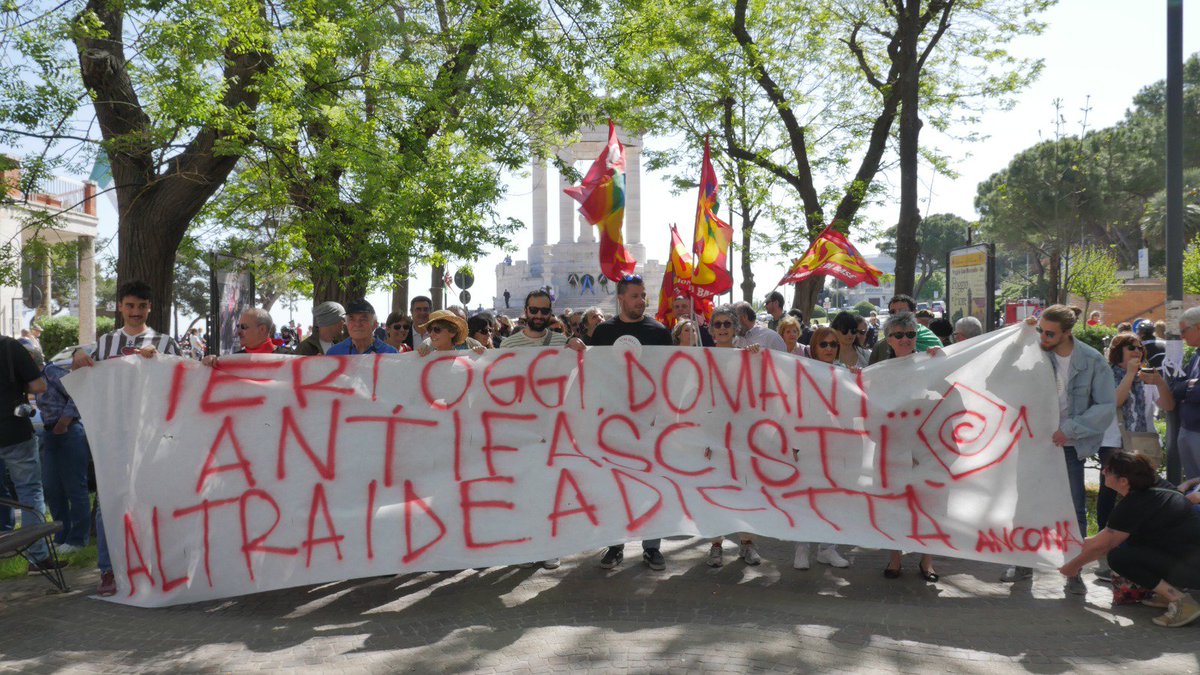 altraideadicitt's tweet photo. #AltraIdeaDiCitta' #Ancona 
@altraideadicitt #25aprile
Ieri ,oggi e domani , contro ogni fascismo. 
Dalla Resistenza contro il nazifascismo alla Resistenza odierna contro la prevaricazione e la discriminazione. Resistiamo, Oggi e sempre #Resistenza.
Vai su https://t.co/UImiPiYhvY https://t.co/3WysdsndC8