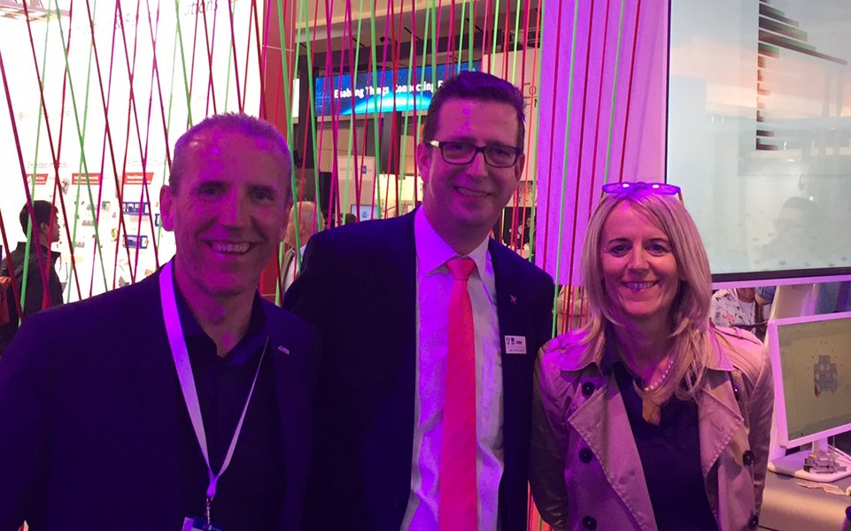 EPLAN_DE's tweet photo. Trends für Industrie 4.0 und die Herausforderungen interessieren vor allem auch Schaltanlagenbauer und daher waren heute die Inhaber der Trips Group auf dem SEAP Stand. (Halle 8, Stand D28) #HM18 #SEAP40 https://t.co/9TDMuea2Vy