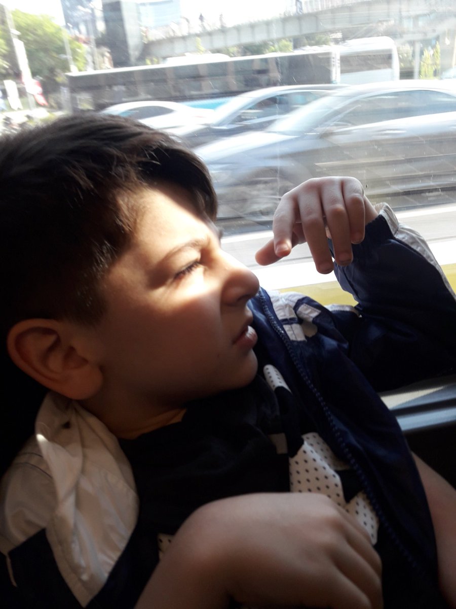 Her gün 150 km yol ve 3 terapi bir ceşit gezgin bizim beratçumuz.:)
 yol esnasinda atistirmalik ihmal etmiyor kuzucuk beyatcumuz.