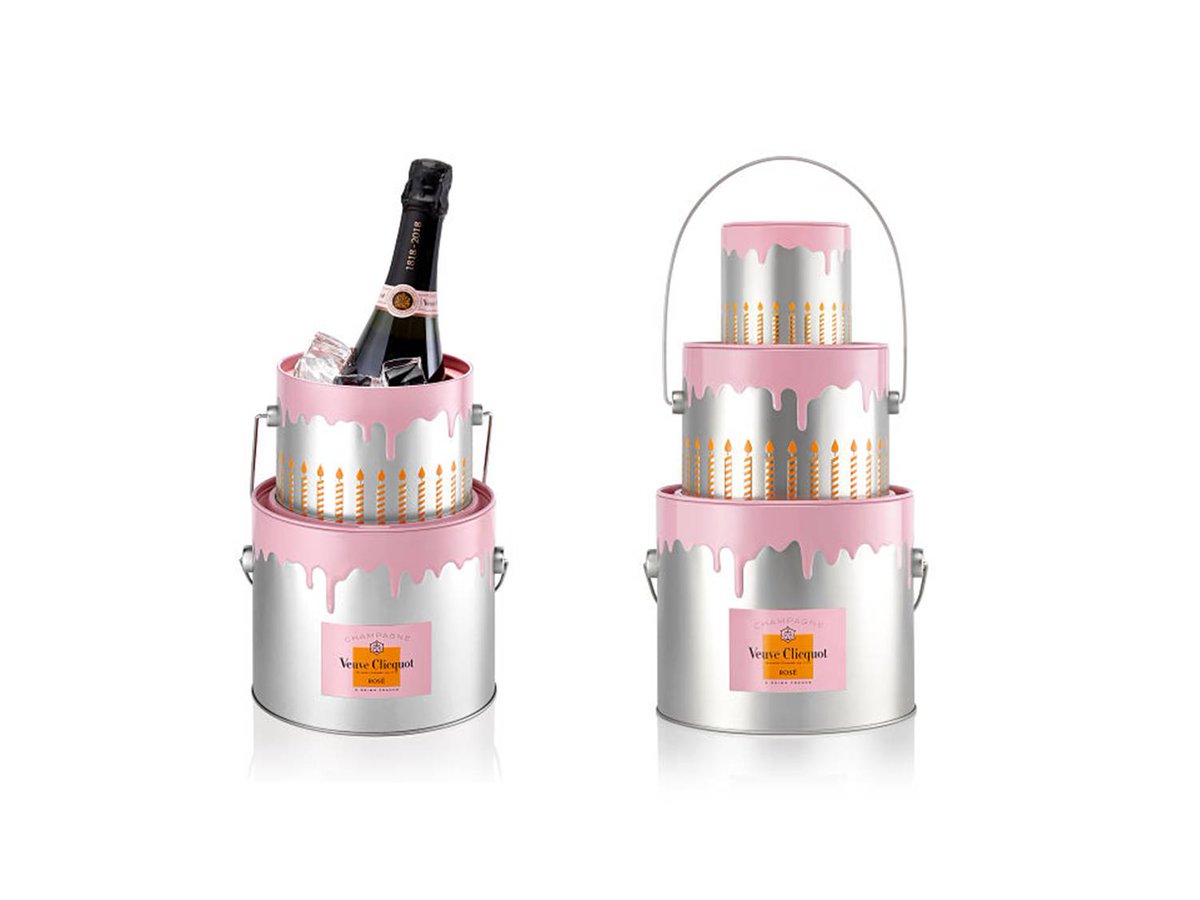 Un « Birthday cake » spécial pour célébrer les 200 ans du premier  Champagne rosé élaboré par Madame Clicquot en 1818. Une belle façon de maintenir et d’accroitre son image de marque auprès des millénnials  friands de ce genre de coquetterie!🤪 🍾🎉
 📲enviedechamp.com/fr/champagnes-…
