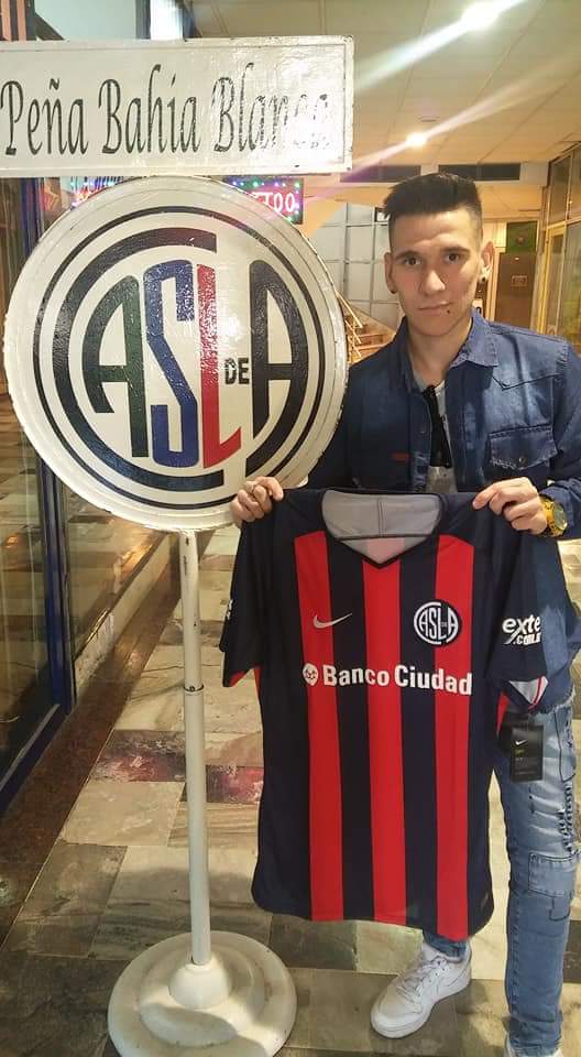 CuervosBahia's tweet photo. Buen dia! Les contamos que estamos vendiendo rifas. 
¿El premio? : Camiseta original 2018 talle XL
valor: 2 números por $50 o 1x $30. 
Se sortea el dia sábado 2 de junio por loteria Nacional nocturna.
Los esperamos mañana jueves por nuestra sede, local 26 galeria Am de 16 a 18 hs https://t.co/6HQJlNECzx