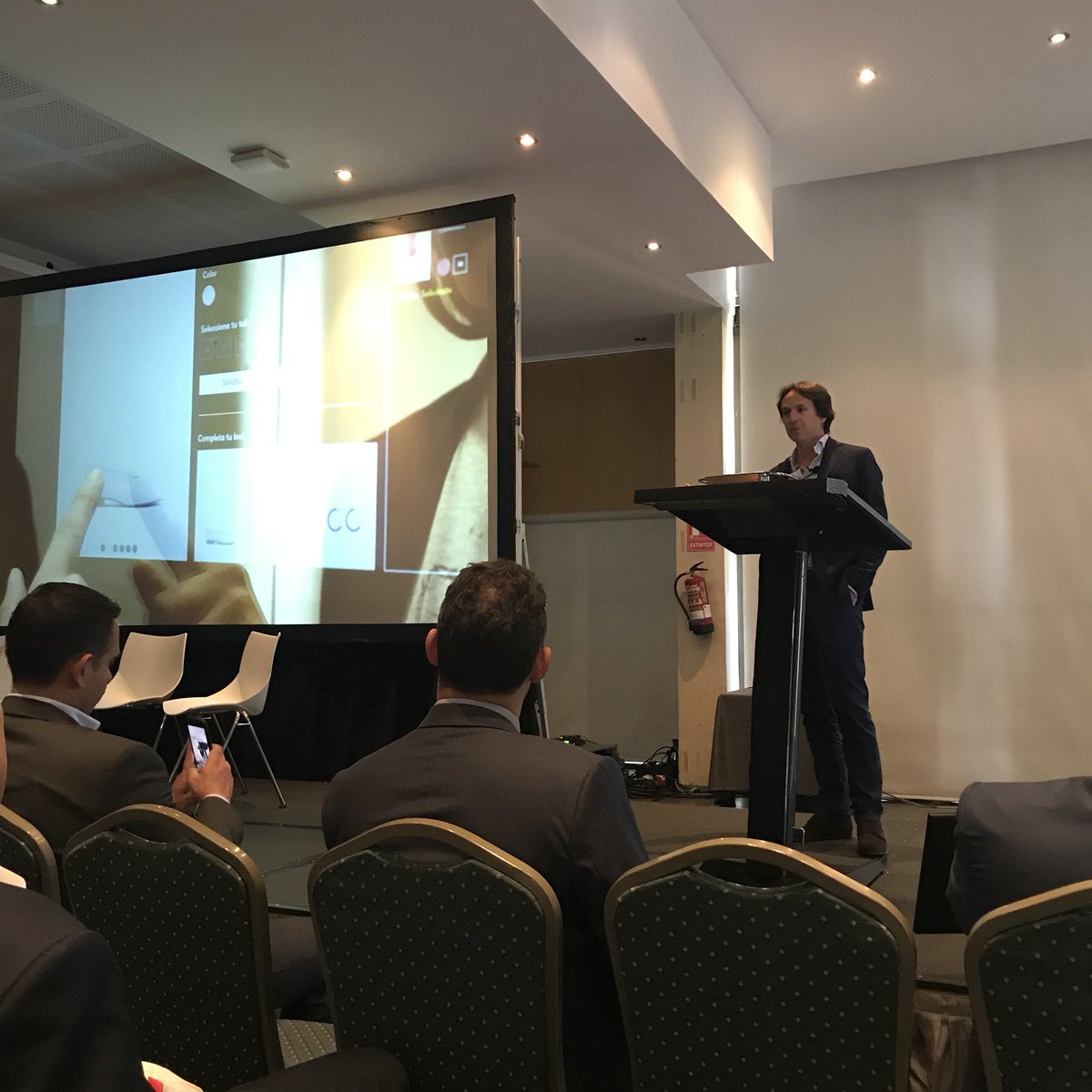 Very interesting session about technology revolutionising the customer experience <a href="/Mango/">MANGO</a> <a href="/what3words/">what3words</a> @ICSCEurope