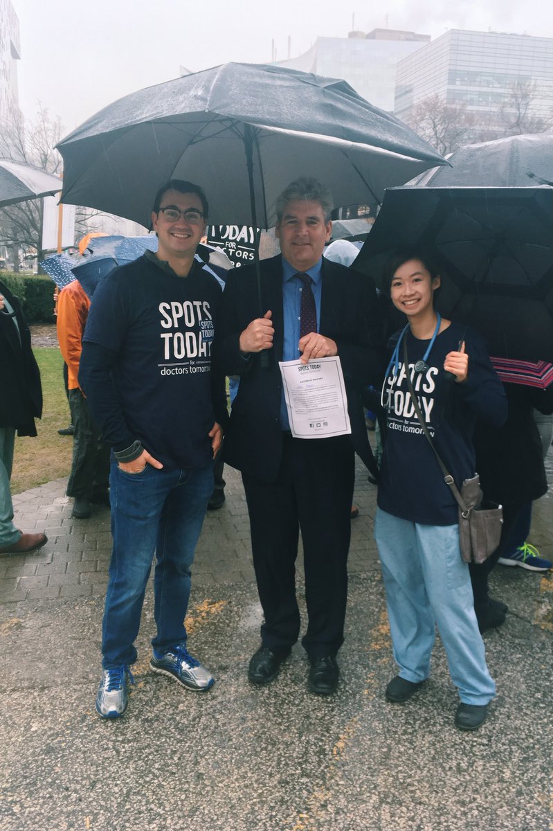 I was happy to sign the #Spots4Docs campaign pledge this morning at their #QueensPark rally. Our govt is increasing the number of residency positions in Ont for medical students to complete their training to become doctors. @OnPoli <a href="/Spots4Docs/">Spots4Docs</a>