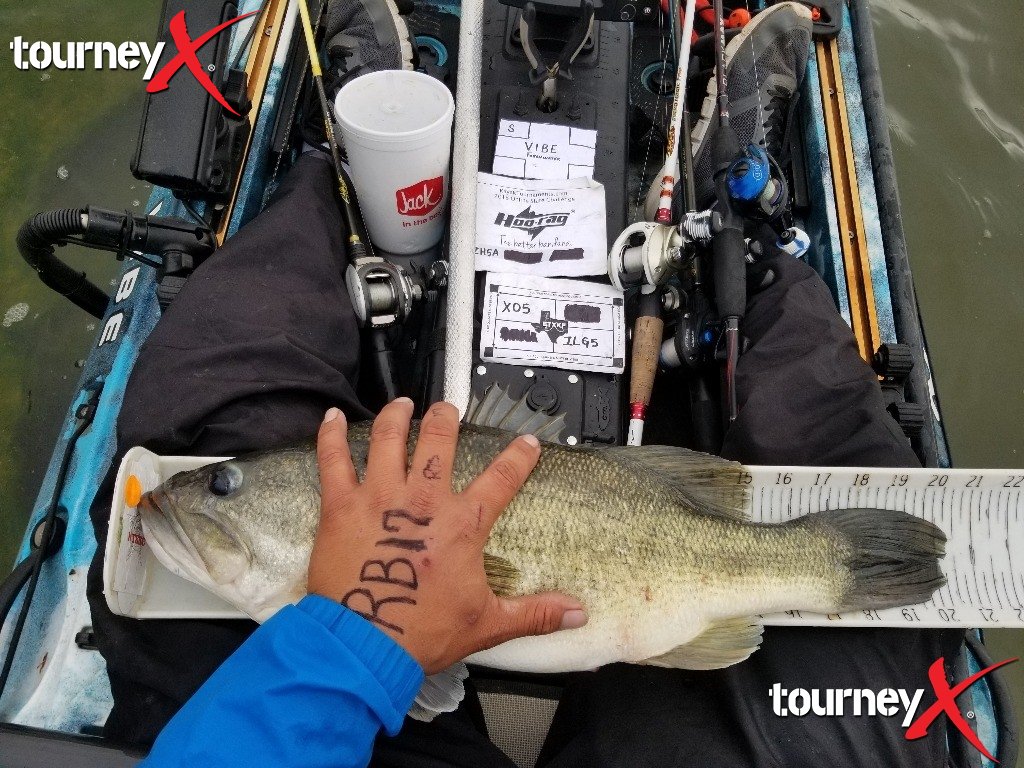 tourneyx's tweet photo. SANTOS ZEPEDA just submitted a 20.25" Bass to Nautical Mile - April ETXKF Grind. #tourneyx #fishingtournament https://t.co/laKF1DDCR4