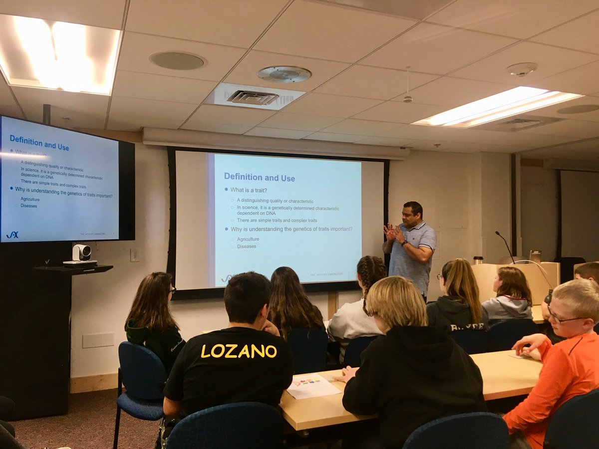 AMouse3000's tweet photo. Local middle school students learning about complex genetic traits with Muneer Hasham @jacksonlab for our first ever DNA Day! #DNADay #GeneticsRules https://t.co/0RDsdEIlgO