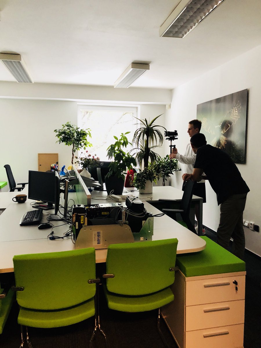 hysterka_klidna's tweet photo. Dneska bylo v Datasysu pozdvižení, natáčeli jsme video o společnosti! 😄📽 #datasyscz #datasys #czechit #marketing #marketingwork ✌🏻 https://t.co/JpYsx0WQR7