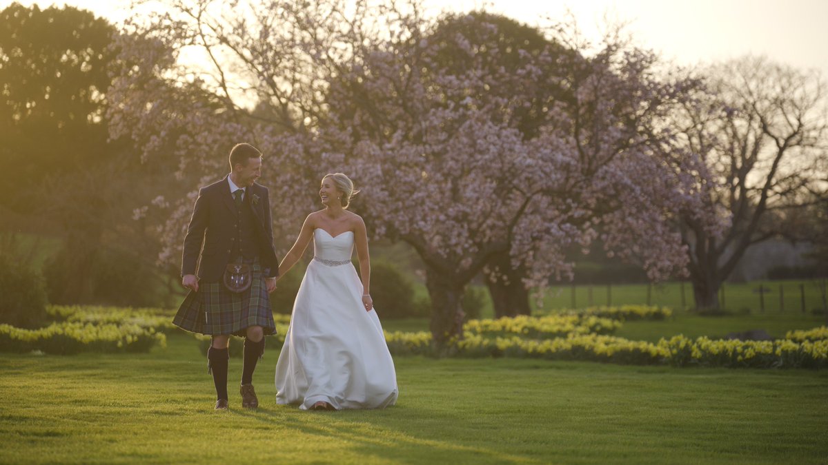inspirevideo's tweet photo. @DunglassEstate is absolutely stunning right now!  Perfect venue to shoot a gorgeous wedding film :) https://t.co/8Zlhkre0Tz