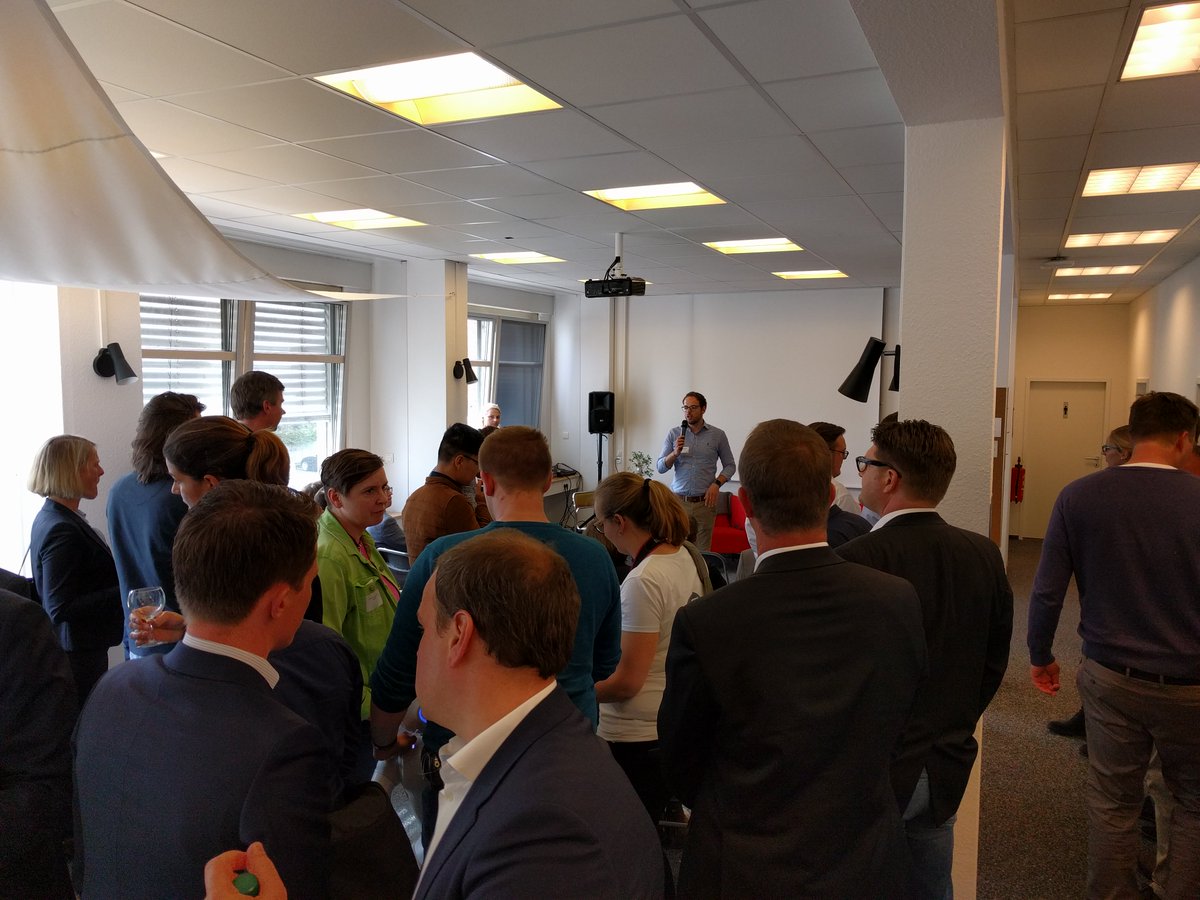 AgenturSygnal's tweet photo. Norddeutsche Start-ups in Kontakt mit dem Mittelstand — bei uns im #Coworking space @FleetSieben https://t.co/l5T1OWskHL
