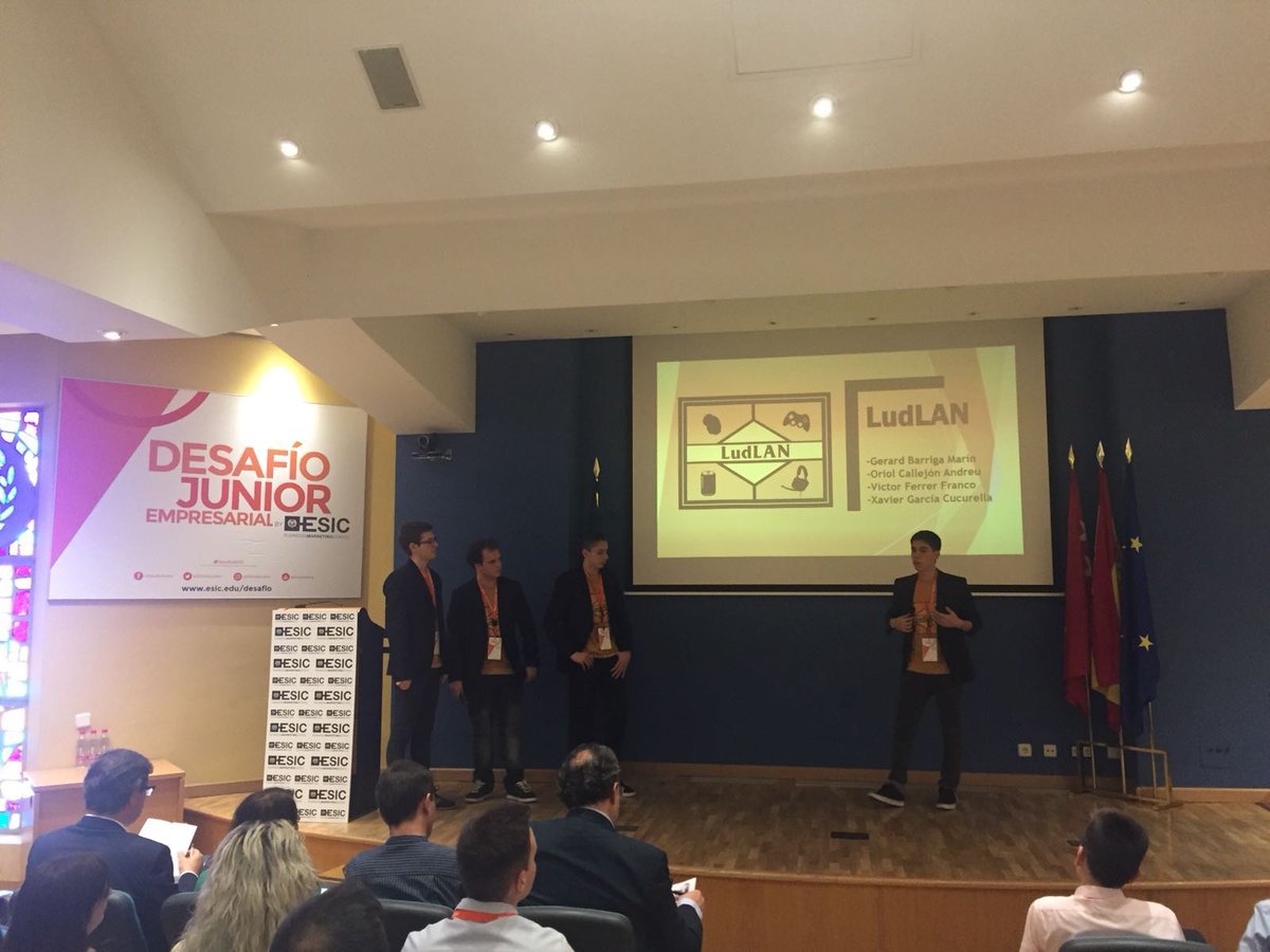 ¡Arranca la final nacional de #bachillerato del #DesafíoESIC! 👏
 
El primer equipo en exponer está formado por los alumnos de <a href="/MaristesIMMA/">Maristes Immaculada</a> con su proyecto 'LudLAN'. ¡Mucha suerte! 😁