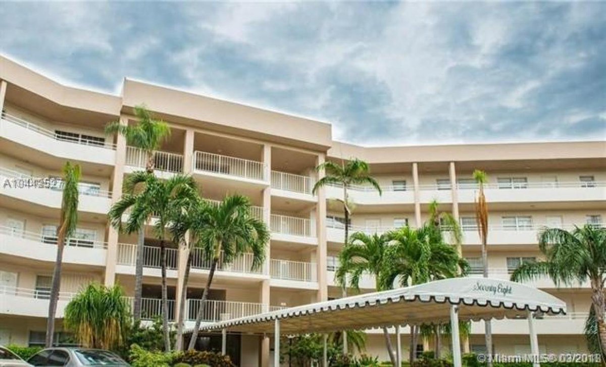lucyballfl1's tweet photo. This 3 BED home won't last long! Ping me for details or a showing. #realestate  https://t.co/cwhFVKHnoC https://t.co/2HXH1CbNXY