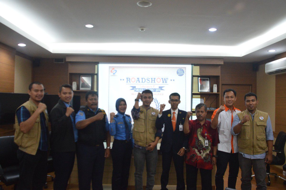 dpc_bsh's tweet photo. Buenas noches Konco-konco! hari ini telah terlaksana Roadshow Sekarpura II DPC BSH di Terminal 1 di Ruang Skrikandi. Terimaksih atas partisipasi teman-teman karyawan, kita para pekerja harus bersatu dan bersama-sama maju memperkuat serikat karyawan!
#dpcbsh
#sekarpura2
#dpcsp2bsh https://t.co/XOGlQUjjRb