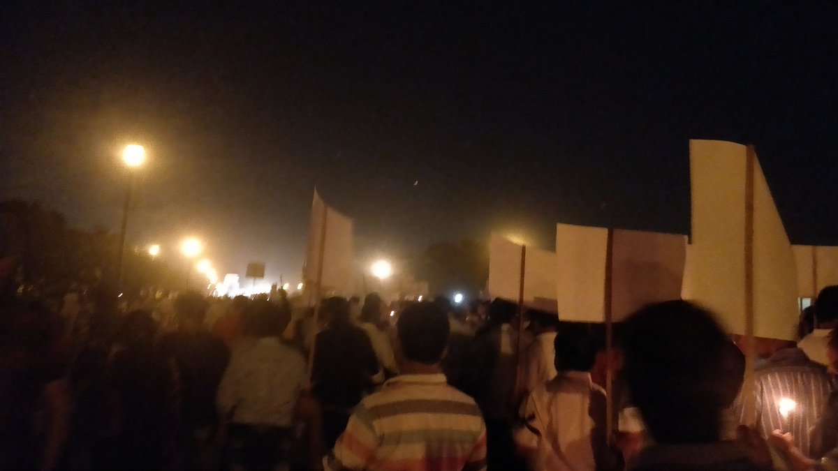 iSinghVikash's tweet photo. More than 10 thousand people gathered at India Gate in support of Geeta. #JusticeForGeeta https://t.co/ptWtjaWz4N
