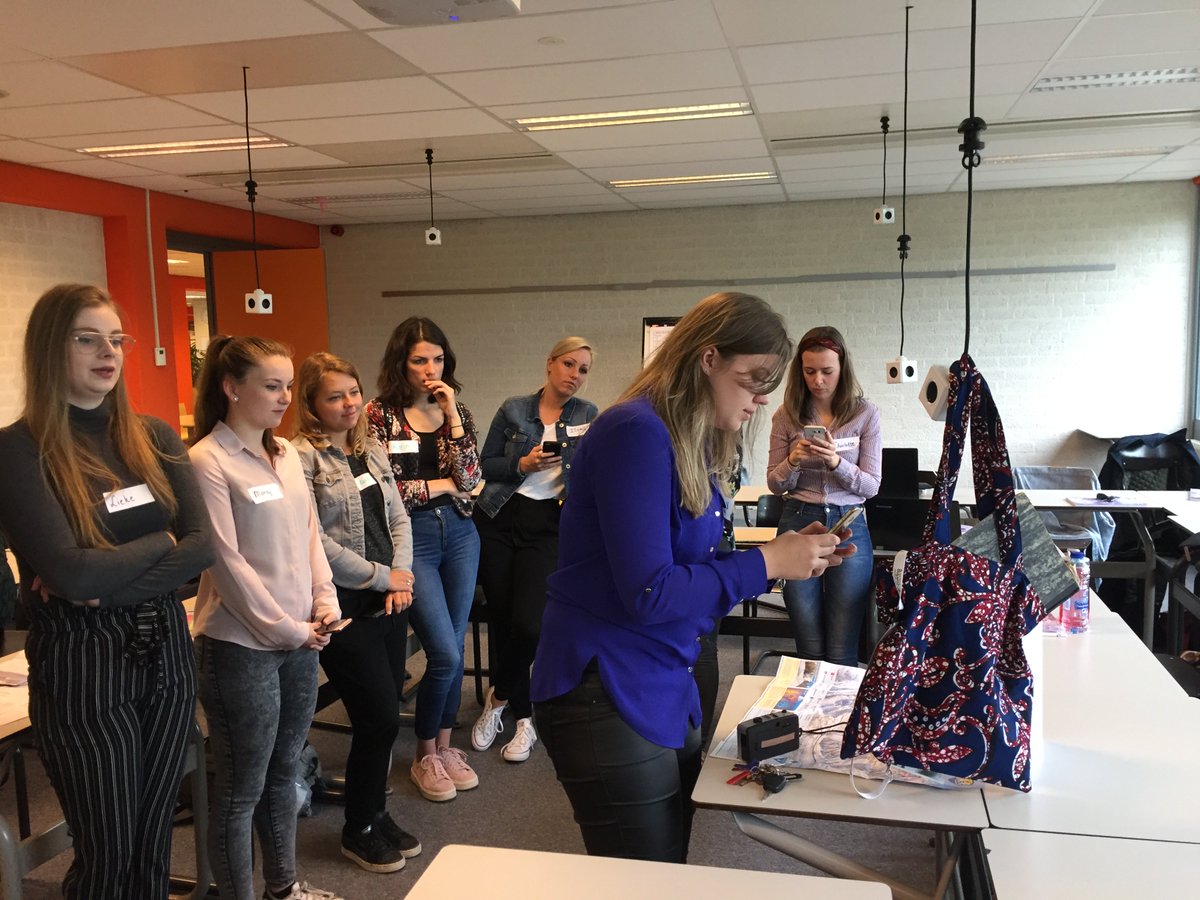 Mooi! <a href="/Kunstbalie/">Kunstbalie</a> begeleidt studenten en docenten van Fontys Hogeschool Kind en Educatie de komende tijd bij gebruik van het Cultureel Zelfportret - een digitaal portfolio om de culturele ontwikkeling van de leerling te volgen en te versterken. > tinyurl.com/y89gcex8