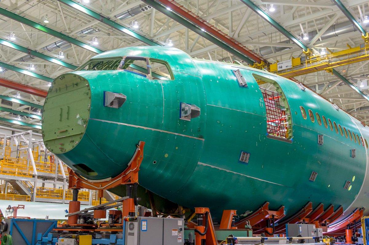 Фюзеляж. Детали фюзеляжа самолета. Фюзеляж боинг 737. Полумонокок фюзеляж это. Фюзеляж.