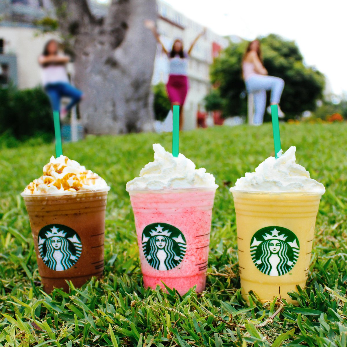 starbucksperu's tweet photo. 💚 Compartir con tus amigos hace más divertido el día 😎 ¡Etiqueta a tu persona favorita y dile que sólo por hoy y mañana podrán disfrutar  #FrappuccinosPeruanos por dos! 🇵🇪 de 11am a 7pm en todas nuestras tiendas ¡Los esperamos! 🎉
 Más info aquí: https://t.co/hxaL3pcbLl https://t.co/3Db4wpOqay