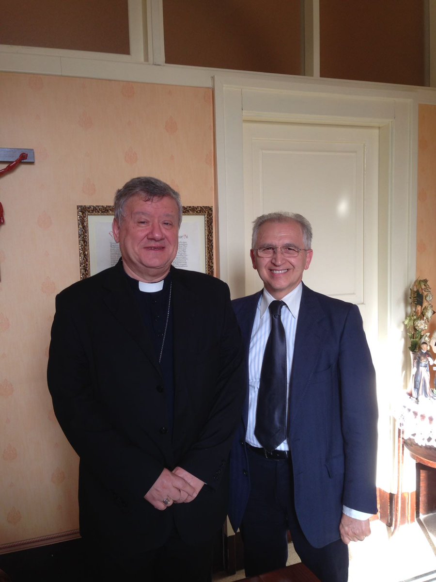 delmonaco12's tweet photo. Dopo i doverosi e graditi incontri con il Prefetto ed il Questore, in questi giorni mi sono recato in visita di cortesia al Vescovo di Caserta, Mons. D'Alise, e di Acerra, Mons. Di Donna, le due diocesi in cui è diviso il Collegio Uninominale di Caserta. #rispettoperleistituzioni https://t.co/lWlzJw3gQd