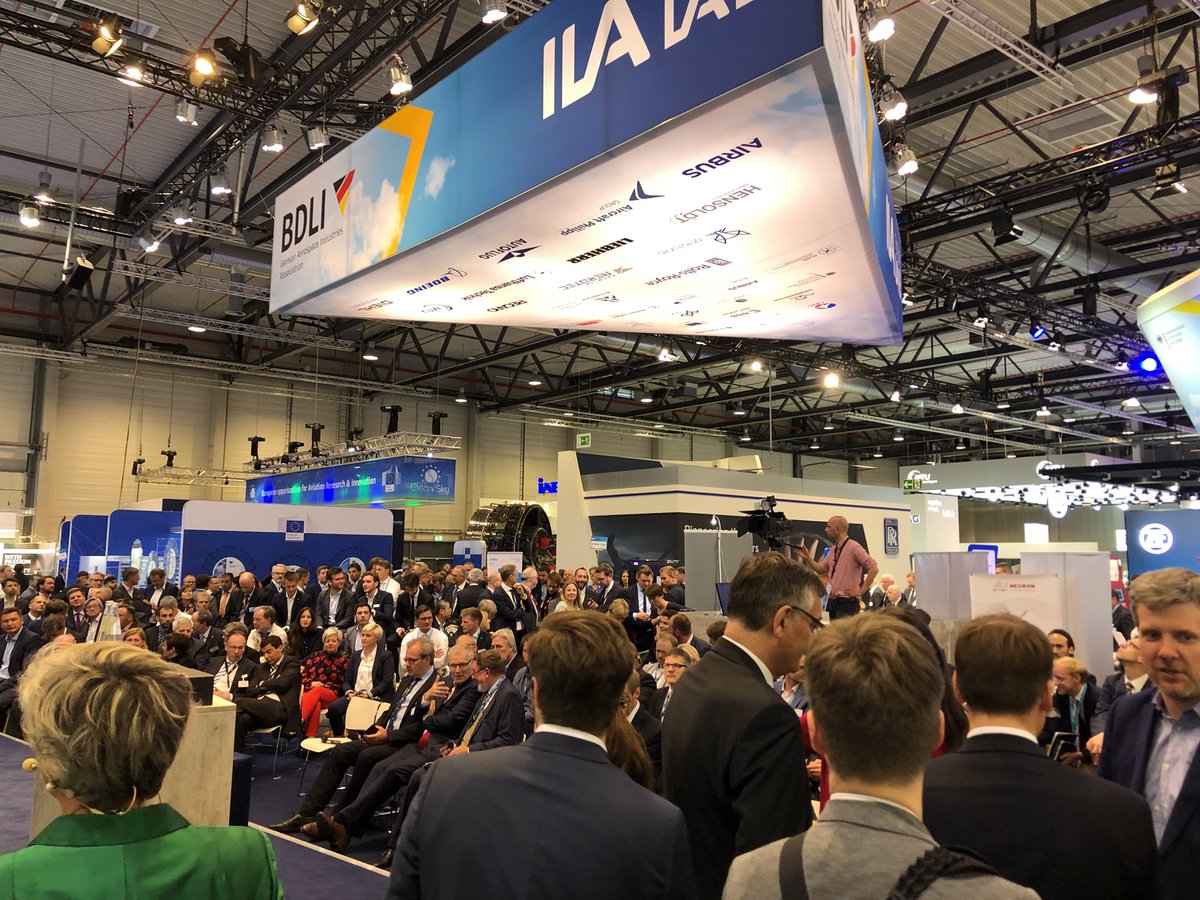 Bitkom_Aero's tweet image. Volles Haus zur Preisverleihung des #IDL18 @idl_social