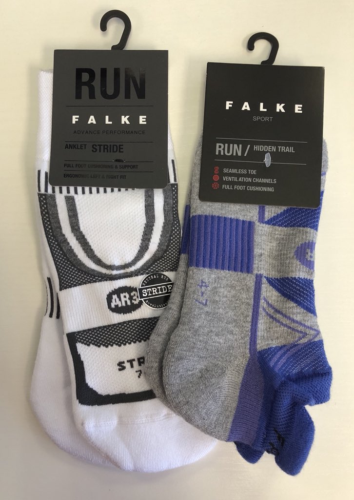 Amy_Hoppy's tweet photo. We often forget how important it is to have the right socks with our fancy running shoes! They will save your skin from blisters and chafing. Nothing like new kit for motivation 😅💪🏾💪🏾💪🏾@FalkeSA @WomensHealthSA #PowerThroughWinter https://t.co/uFonLk5I2P