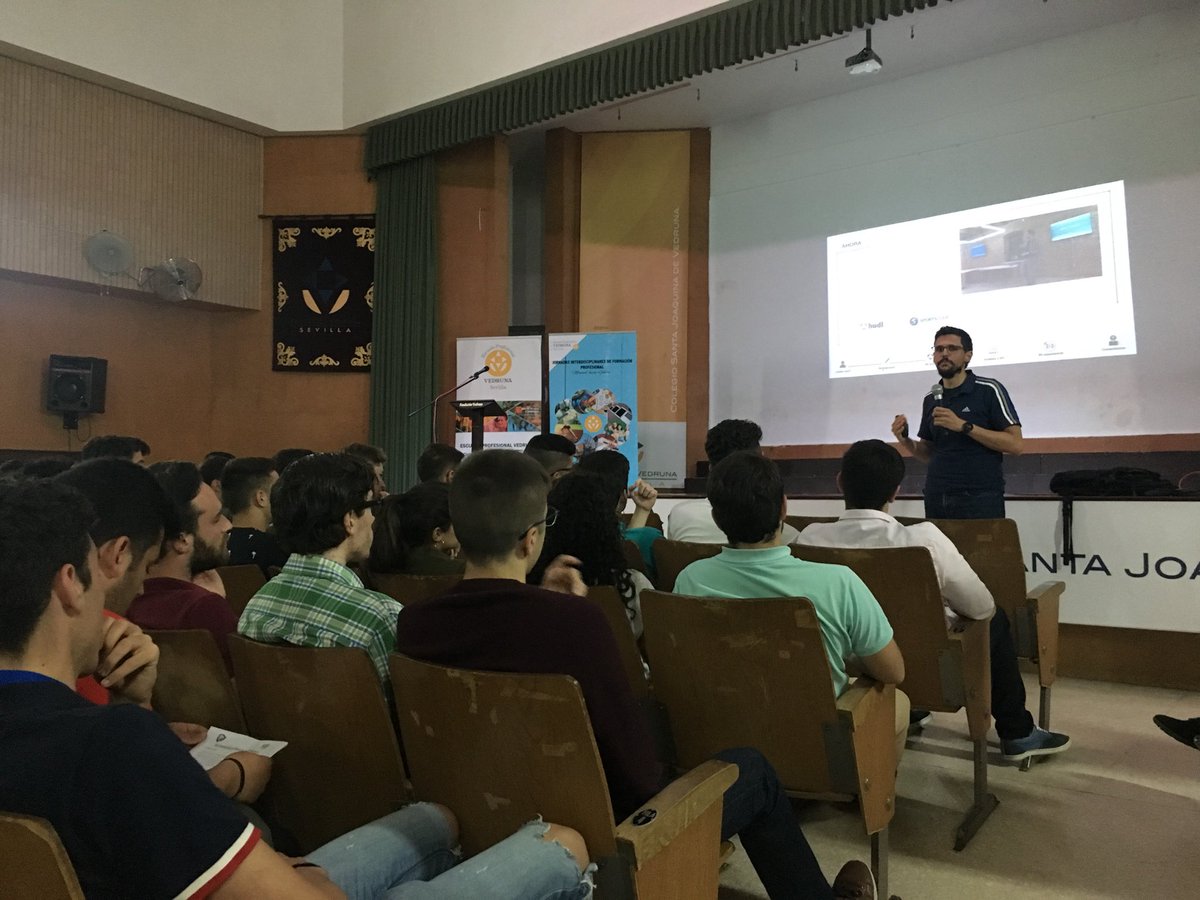 adriferia's tweet photo. Marco Tamarit hablando a nuestros TSAAFD sobre nuevas tecnologías en el deporte en las III Jornadas Interdisciplinares de Formación Profesional @ccffvedrunasev #jornadasfpvedruna #YoCreoEnLaFP https://t.co/Aeqy8557g7