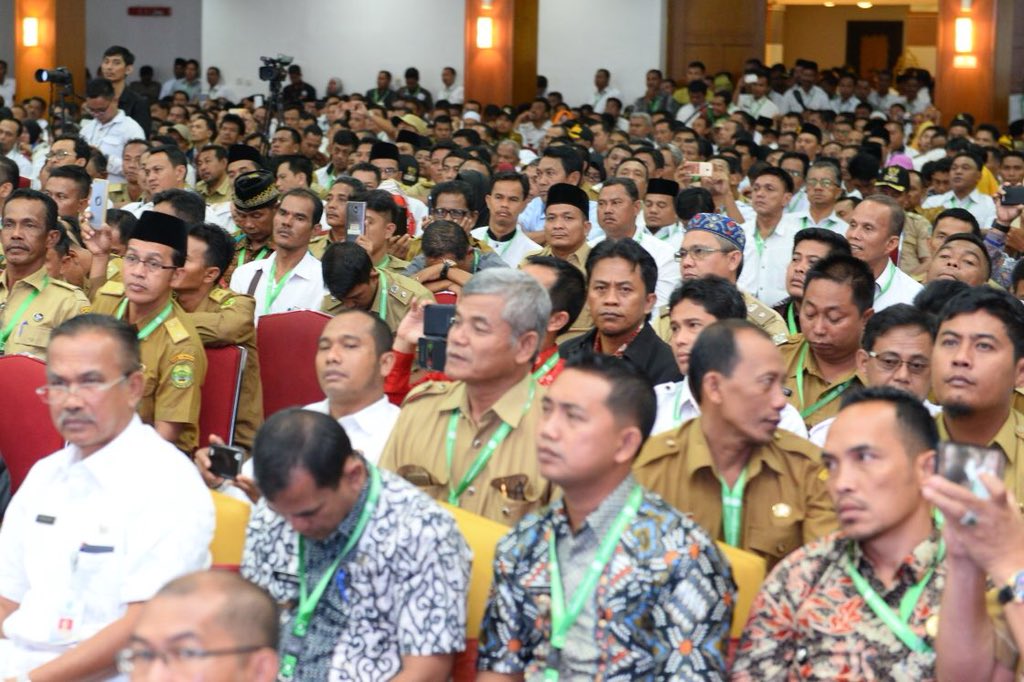 EkoSandjojo's tweet photo. #RembugDesa Regional  Riau dan Kepri. Terima kasih atas masukannya dan mudah2 akan dapat meningkatkan prestasi yang telah kita capai selam ini. Salam berdesa..... https://t.co/Ny7YgSr02G