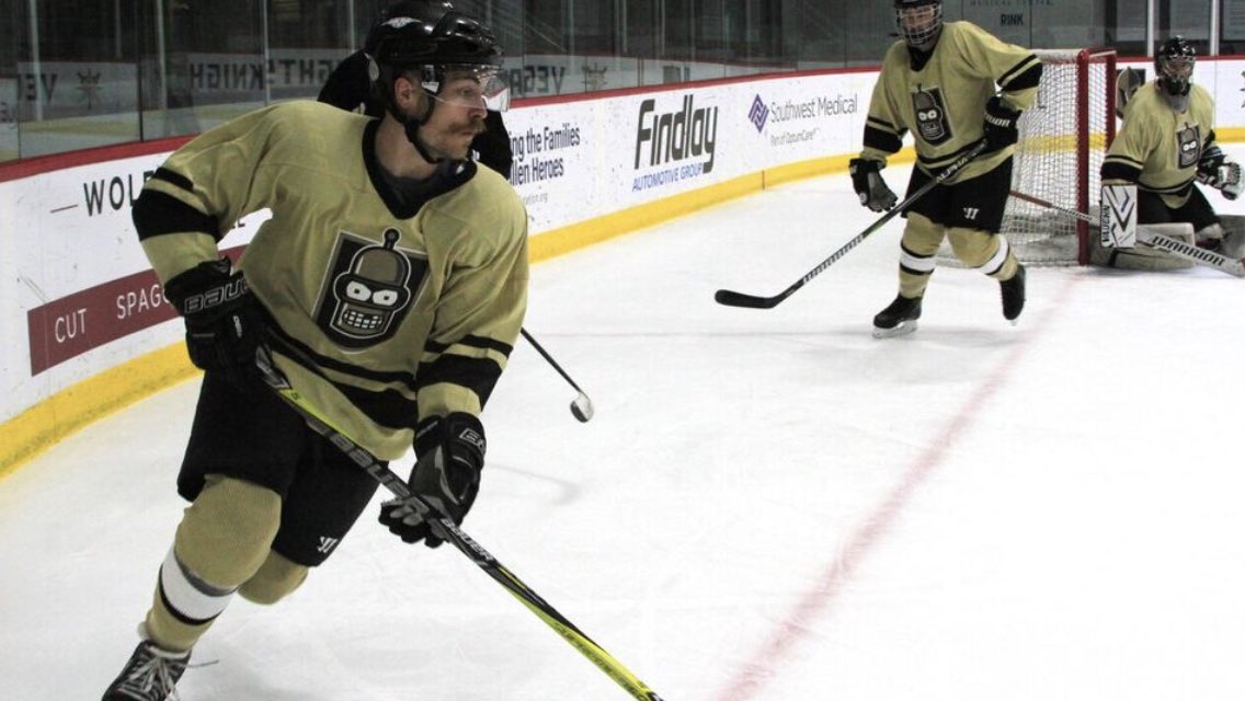 GoldenBenders's tweet photo. If you’re into watch beer league hockey, well....tonight is our first official game of the season!! #benderborn
📍 City National Arena
🆚 Gila Monsters
🕙 9:55pm puck drop https://t.co/Bqbn6O8LZC