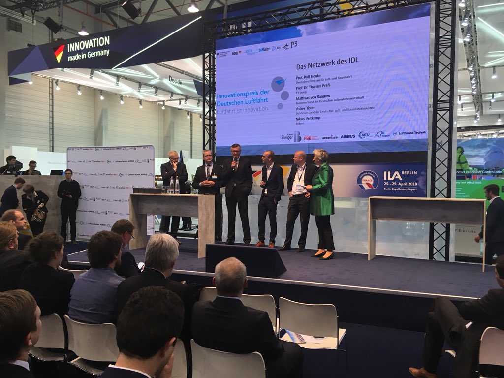 DtLuftfahrt's tweet image. „Wenn ich mir die Entwicklung des Preiswettbewerbs anschaue, dann sehe ich genau das für die Zukunft: Der Preis wird immer mehr eine Motivation, ein Ansporn für noch viel mehr kleine Schritte mit großer Wirkung!“ #idl2018