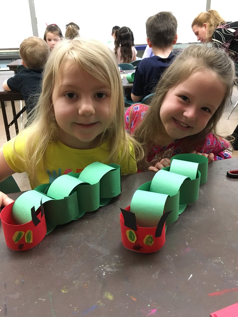 KanekoAmy's tweet photo. Today we read The Very Hungry Caterpillar and created our own caterpillars. 🐛 Stay tuned for our butterflies. 🦋 @MemorialElemen #rcsdpirates https://t.co/63NMlW2Ik2